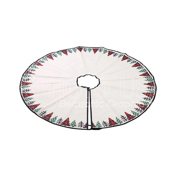 Christmas-Tree-Skirt-600-2.webp