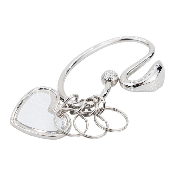 Curved-Golf-Club-Key-Ring-with-Heart-Pendant-2.jpg