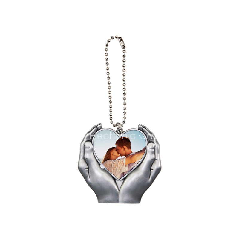 Metal-pendant-800-2-0.jpg