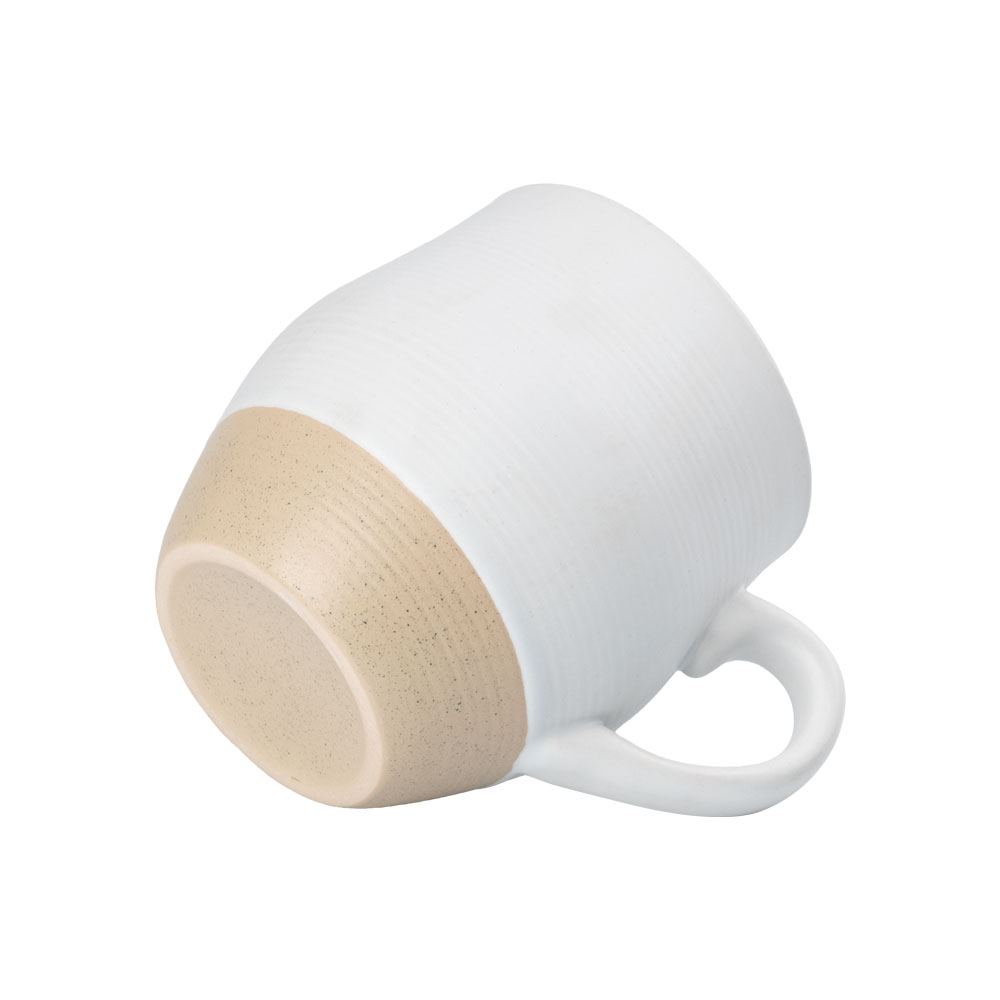 Gentle bulbous curves enhance comfort, offering a spacious grip to prevent hand fatigue