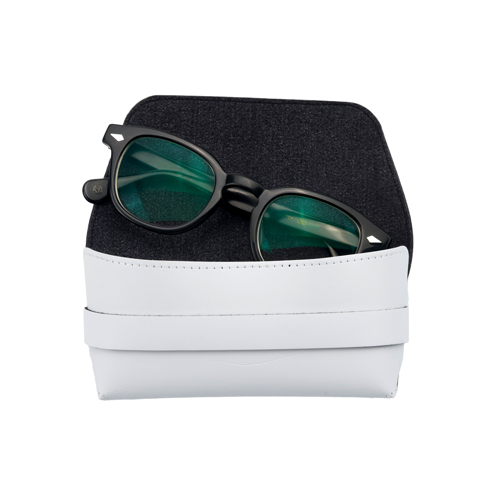 Universal size fits most prescription glasses, sunglasses, or reading glasses.